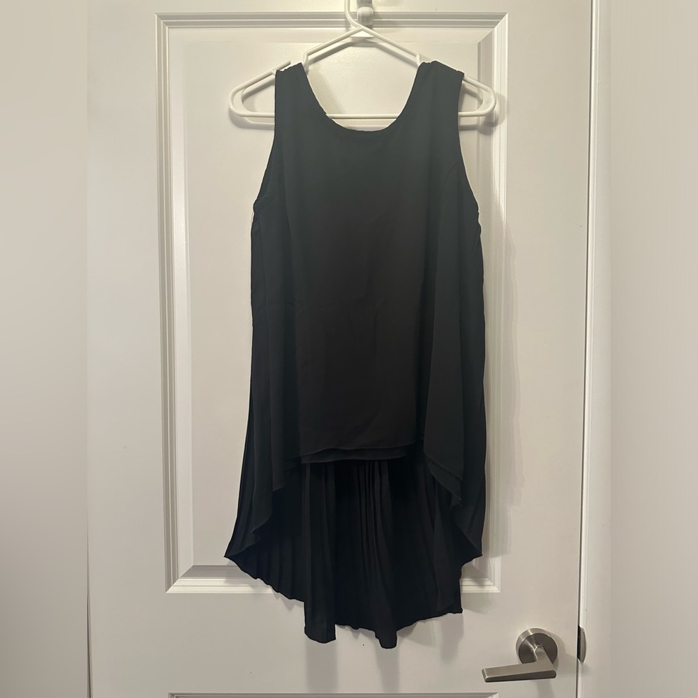 Black top with pleated back